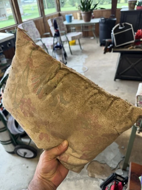 Patterned cushion before cleaning